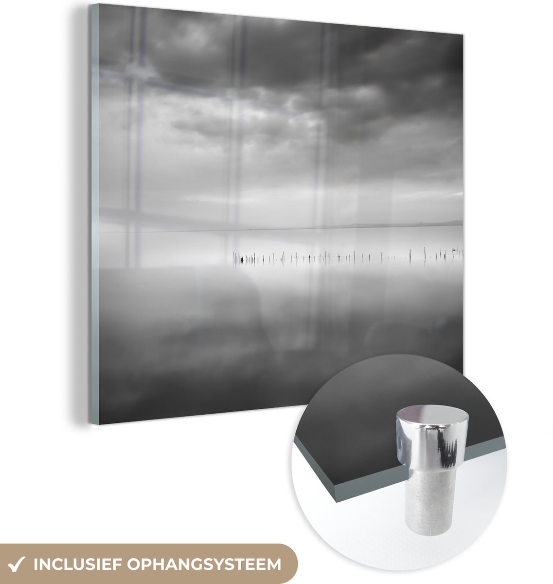 Glasschilderij - Water - Palen - Zwart - Wit - Schilderij glas - Foto op glas - 50x50 cm -