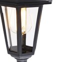 Close-up van de glazen kap van de zwarte wandlamp met zichtbaar gloeilampje.