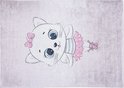 Tapis rose avec un chaton ballerine blanc, un nœud et un tutu.
