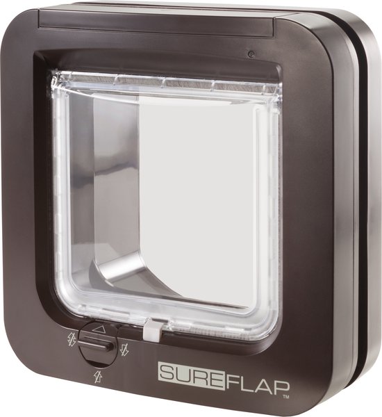 Bruin SureFlap huisdierluik met transparant flapperpaneel, vergrendeling en merklogo.