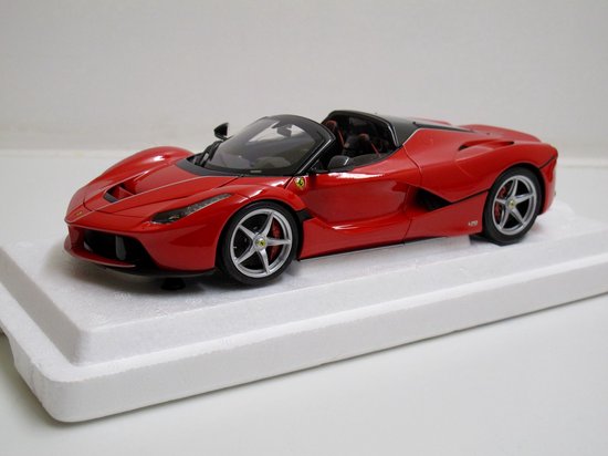 Ferrari Aperta édition limitée au 1/24 de chez Burago