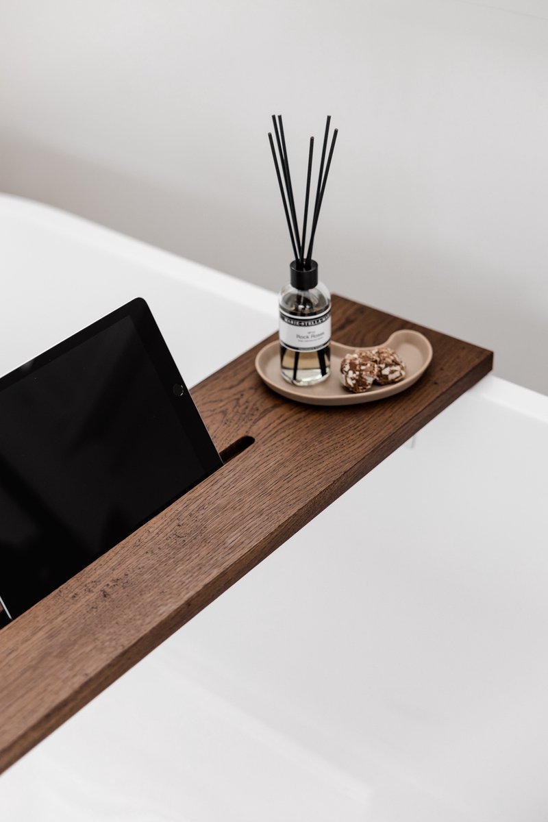 Badplank 85 cm - Walnoot kleur - Badplank eiken - Japandi stijl - Massief eikenhout - Badplank voor in bad - badkamer accessoire - badrek