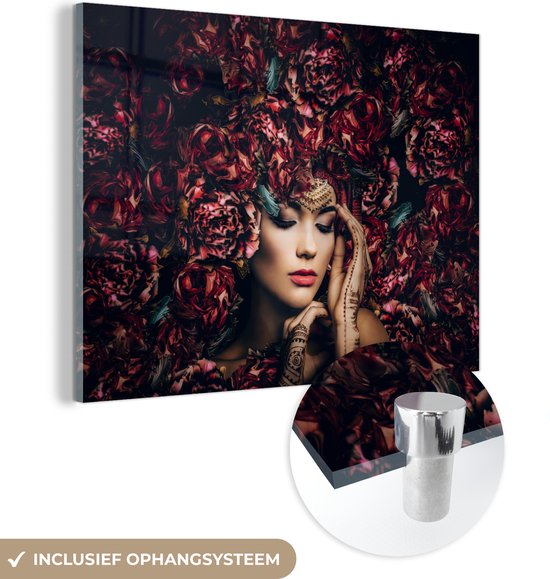 Glasschilderij vrouw - Bloemen - Rood - Sieraden - Henna - Foto op glas - Wanddecoratie glas - 120x90 cm - Schilderij glas - Slaapkamer - Woondecoratie