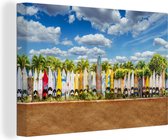 Canvas Schilderij Een rij van surfborden bij het Amerikaanse Hawaii - 30x20 cm - Wanddecoratie