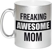 Mama cadeau mok / beker met tekst freaking awesome mom - zilver - kado mokken / bekers - cadeau moeder