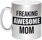 Moeder cadeau zilveren mok / beker freaking awesome mom