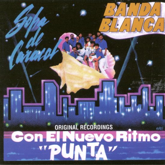 Albumhoes met de titel 'Sopa de Caracol' van Banda Blanca. De groep staat op een schelp voor een nachtelijke skyline.