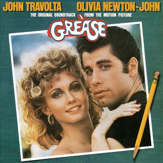 Pochette de la bande originale de 'Grease' avec John Travolta et Olivia Newton-John, à côté d'un crayon.