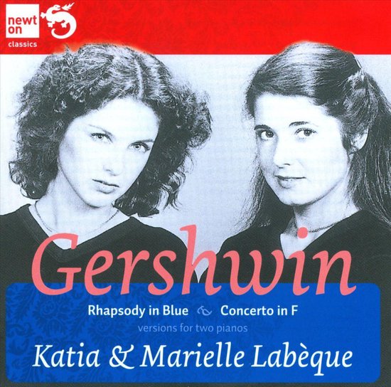 Twee vrouwen, Katia & Marielle Labèque, poseren voor de cover van de cd 'Gershwin'.