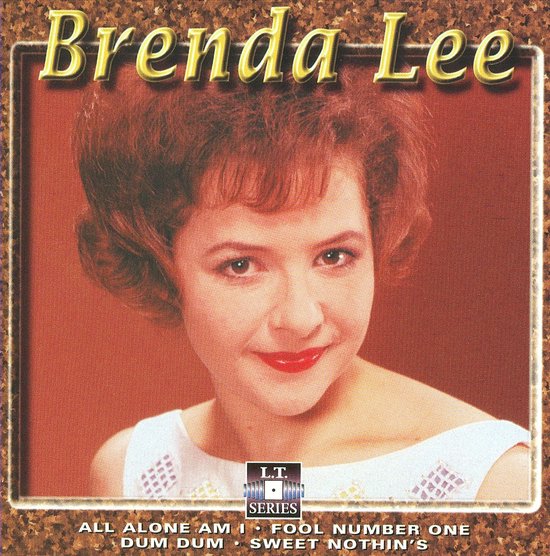 Brenda Lee, jonge vrouw met rood haar, witte jurk met ruitjespatroon.