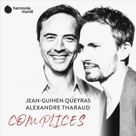 Portret van twee mannen, Jean-Guihen Queyras en Alexandre Tharaud. Tekst 'COMPLICES' in rode letters.