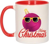 Merry Christmas kerstcadeau kerstmok rood kerstbal roze met zonnebril 300 ml