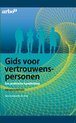 Gids voor vertrouwenspersonen, een praktische handleiding. Met silhouetten van vier mensen.