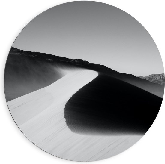 Dibond Wandcirkel - Zandheuvels in de Woestijn (zwart/wit) - 90x90cm Foto op Aluminium Wandcirkel (met ophangsysteem)