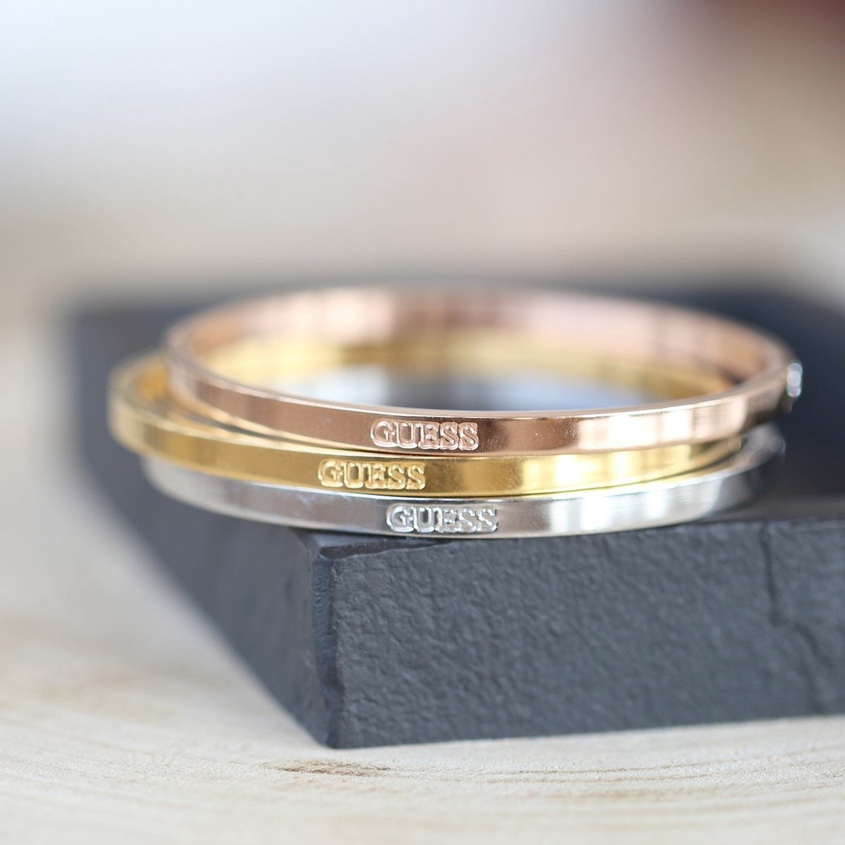 GUESS Bangle met kristal JUMB03231JWYGBKS • Goud • de Bijenkorf