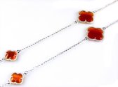 model Fiori gesloten klavers collier in zilver oranje klavers