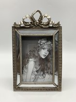 Fotolijst - antiek - rijk versierde barok lijst - kunsthars zilver strik - binnenmaat 10x15 cm