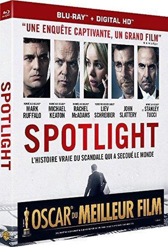 Blu-ray hoes met de titel "Spotlight" en de gezichten van de hoofdrolspelers. Onderaan een man in pak.