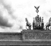 Beelden op de top van de Brandenburg Tor in Berlijn - Fotobehang (in banen) - 350 x 260 cm