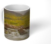 Mok - Wilde rivier tussen de groene omgeving in Glen Coe - 350 ML - Beker