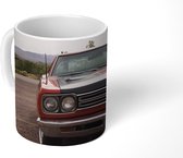 Mok - Muscle car op parkeerterrein - 350 ML - Beker