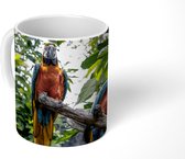Mok - Blauwkeelara op een tak in het bos - 350 ML - Beker