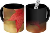Magische Mok - Foto op Warmte Mok - Close-up van een esdoornblad - 350 ML