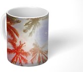 Mok - Zon schijnt tussen de bladeren van palmbomen - 350 ML - Beker
