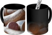 Magische Mok - Foto op Warmte Mokken - Kurken zwarte achtergrond - Magic Mok - Beker - 350 ML - Uitdeelcadeautjes