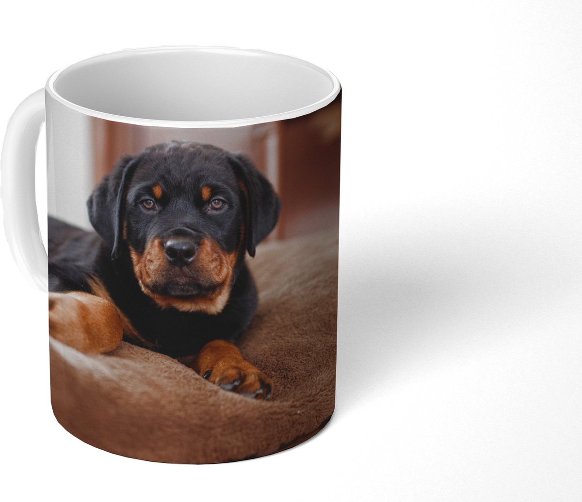 Mok - Koffiemok - Rottweiler pup ligt op een zacht kussen - Mokken - 350 ML - Beker - Koffiemokken - Theemok