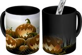 Magische Mok - Foto op Warmte Mok - lachende pompoenen tijdens Halloween - 350 ML