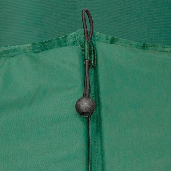 Groene trampoline rand met aantrekkoord en bal.