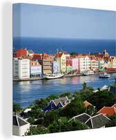 Canvas Schilderij Uitzicht op de huizen van Willemstad in Curaçao - 50x50 cm - Wanddecoratie