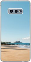 Geschikt voor Samsung Galaxy S10e hoesje - Strand - Zomer - Palmbomen - Siliconen Telefoonhoesje