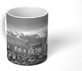 Mok - Skyline van Qingdao in China - zwart wit - 350 ML - Beker
