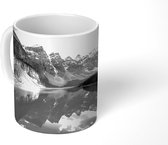 Mok - Moraine Lake bij zonsondergang in het Nationale Park van Banff in Canada - zwart wit - 350 ML - Beker