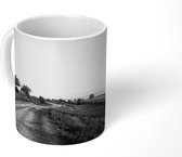 Mok - De weg naar de zee toe - zwart wit - 350 ML - Beker