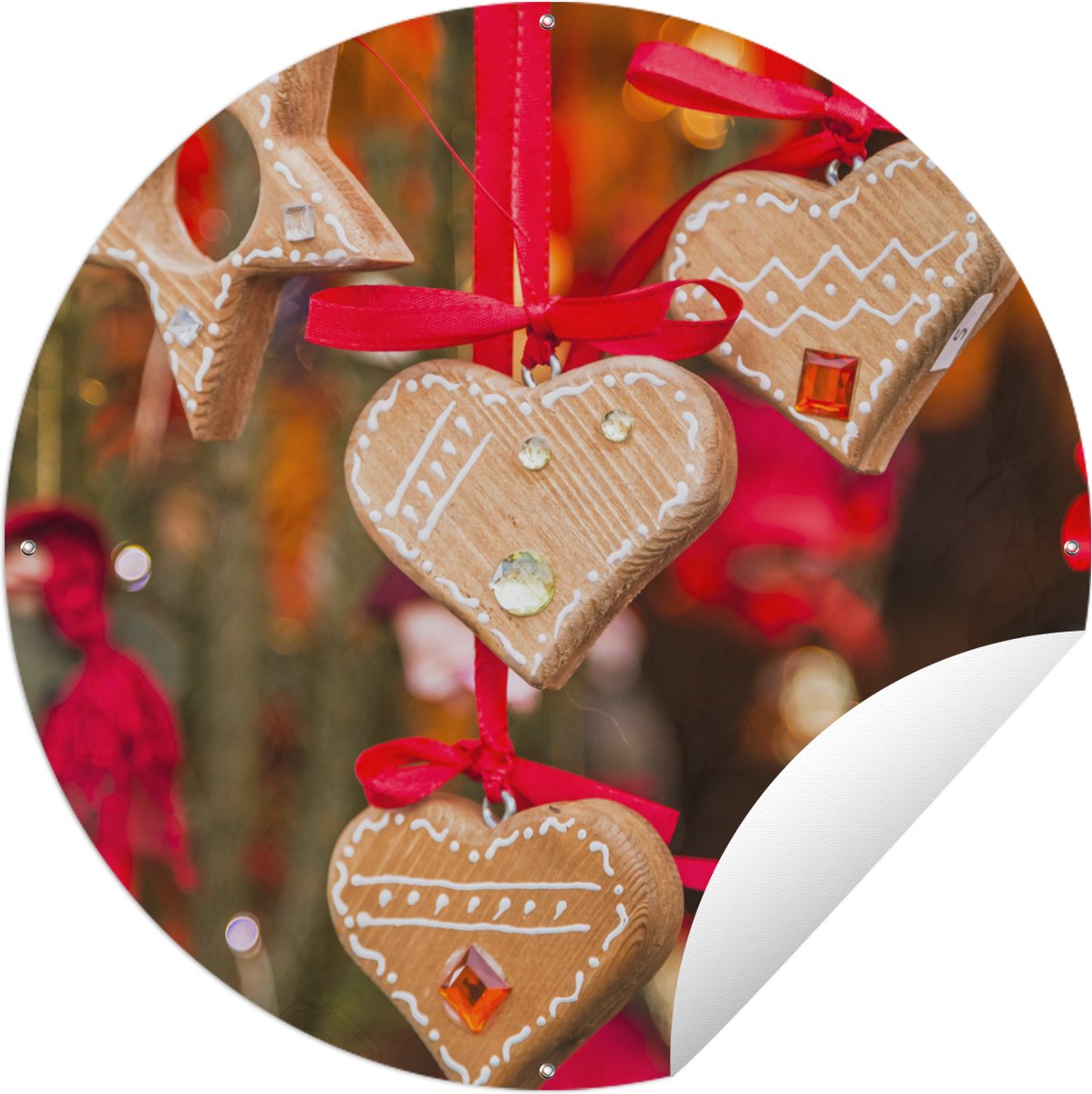Tuincirkel decoratie met hangende hartendecoratie op kerstmarkt in Trente.