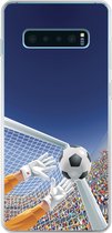 Geschikt voor Samsung Galaxy S10 Lite hoesje - Een illustratie van een keeper die de voetbal tegenhoudt - Jongetje - Meisjes - Kind - Siliconen Telefoonhoesje