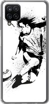 Geschikt voor Samsung Galaxy A12 hoesje - Een illustratie van een persoon die een voetbal richting doel schiet - Jongens - Jongetje - Kind - Siliconen Telefoonhoesje