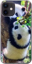 Geschikt voor iPhone 12 hoesje - Panda's - Boom - Natuur - Siliconen Telefoonhoesje