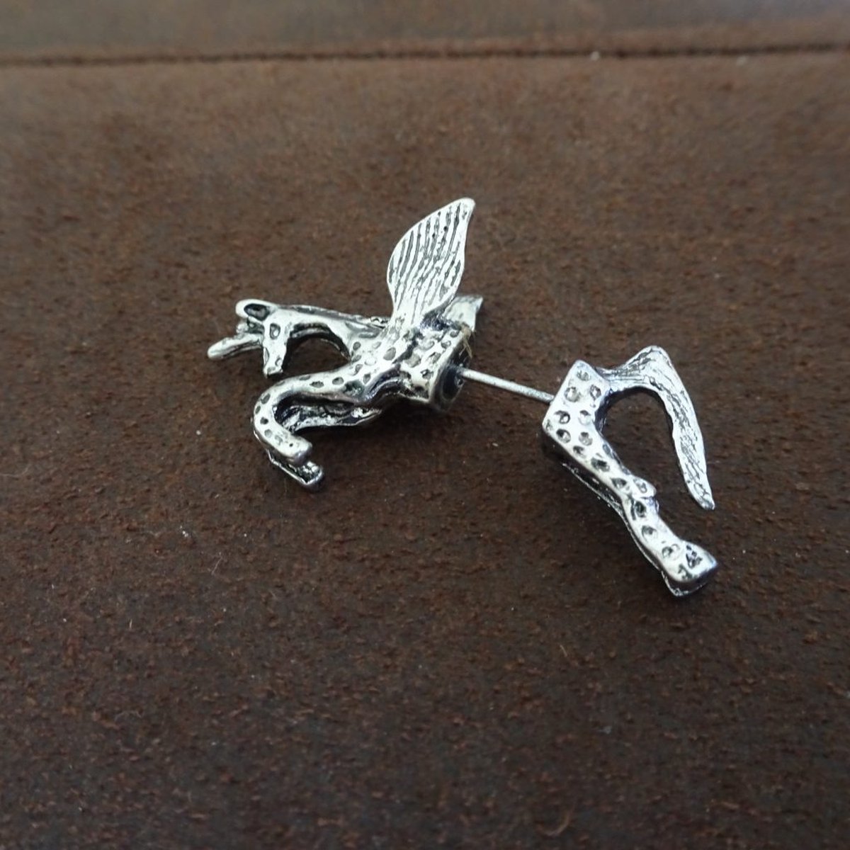 GoedeDoelen.Shop | Oorsteker Rashja zwart | Paarden Oorbel | Paarden Oorsteker | Love Horses | Paard | Oorbel