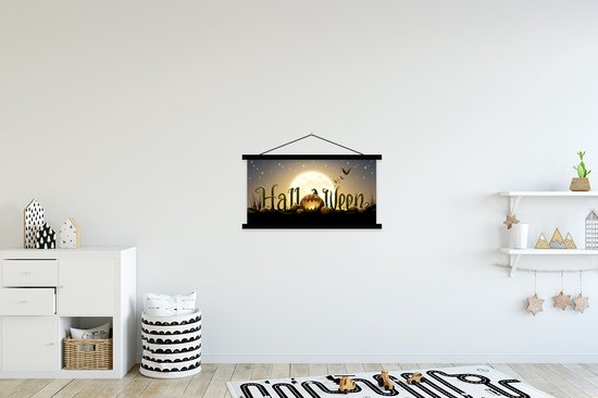 Porte-affiche avec affiche - Affiche scolaire - Les lettres d'Halloween illuminées par la pleine lune dans une illustration - 90x45 cm - Lattes noires