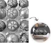 Kerst Tafelkleed - Kerstmis Decoratie - Tafellaken - Een doos met kerst ornamenten - zwart wit - 150x220 cm - Kerstmis Versiering