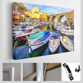 Kleine vissershaven van Vallon des Auffes met traditionele pittoreske huizen en boten, Marseille, Frankrijk - Modern Art Canvas - Horizontaal - 435193492