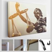 Standbeeld van Justitie symbool, juridische wet concept afbeelding - Modern Art Canvas - Horizontaal - 681265648