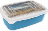 Broodtrommel Blauw - Lunchbox - Brooddoos - Doorkijk - Berg - Gras - 18x12x6 cm - Kinderen - Jongen
