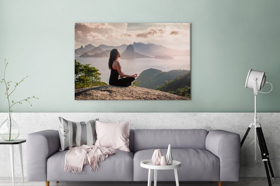 Une femme faisant du yoga dans la nature toile 140x90 cm - Tirage photo sur toile (Décoration murale salon / chambre)
