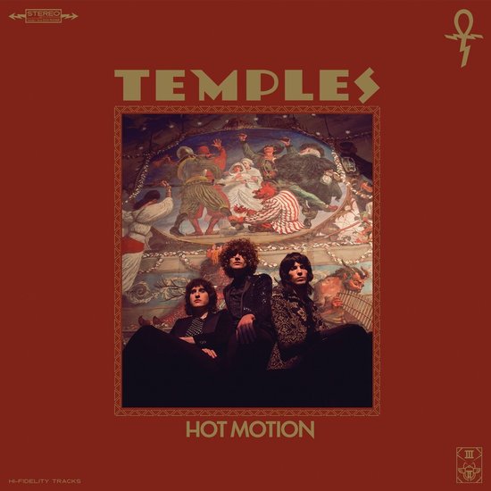 De albumhoes van "Hot Motion" van Temples met vier mannen in retrokleding.