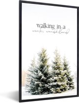 Fotolijst incl. Poster - Kerstboom - Sneeuw - Winter - 20x30 cm - Posterlijst - Kerstmis Decoratie - Kerstversiering - Kerstdecoratie Woonkamer - Kerstversiering - Kerstdecoratie voor binnen - Kerstmis